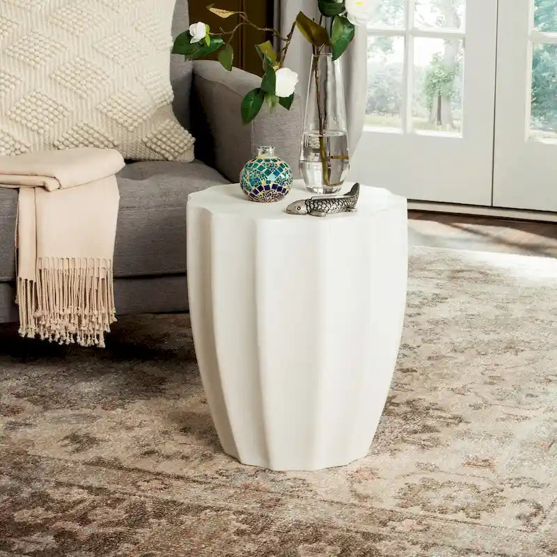 Concrete Indoor/ Outdoor Accent Table - 15.3 x 15.3 x 17.7 - 15Wx15Dx18H