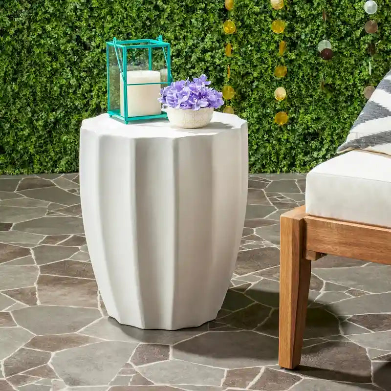 Concrete Indoor/ Outdoor Accent Table - 15.3 x 15.3 x 17.7 - 15Wx15Dx18H
